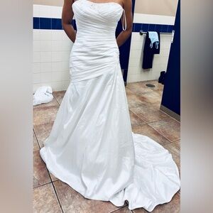 Elegant White Wedding Dress
